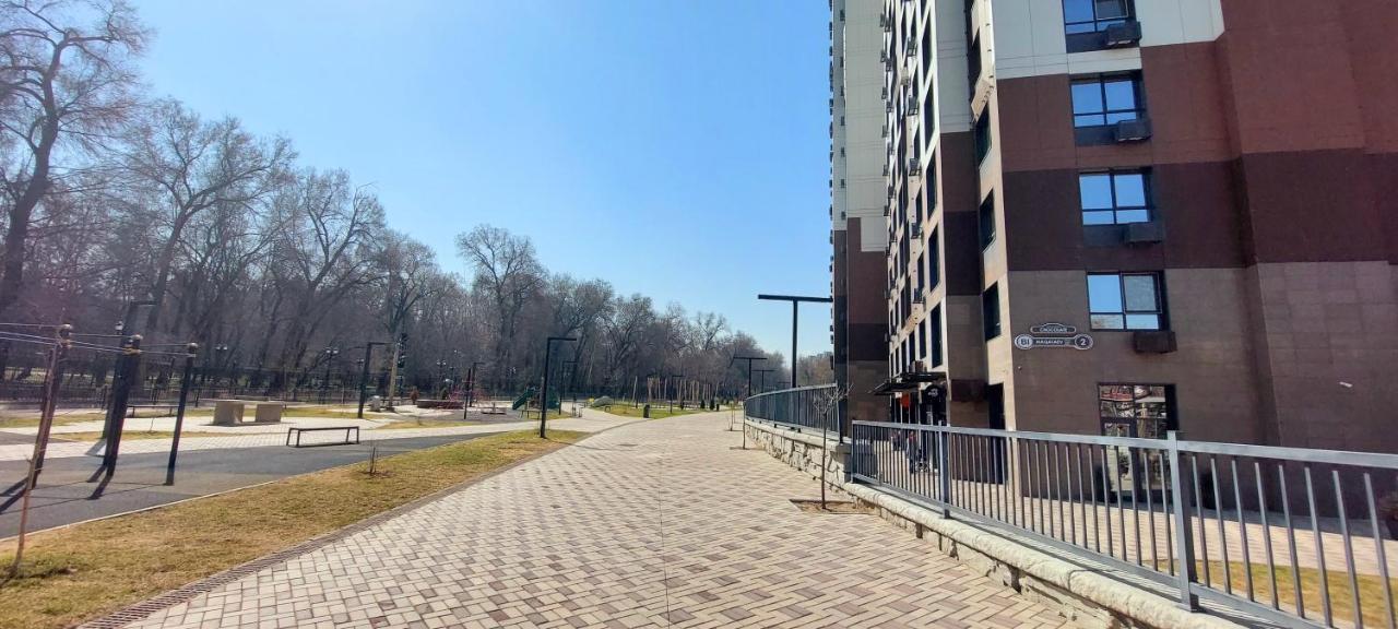 Уютная Стильная Квартира Возле Центрального Парка Горького! Apartment Almaty Exterior photo
